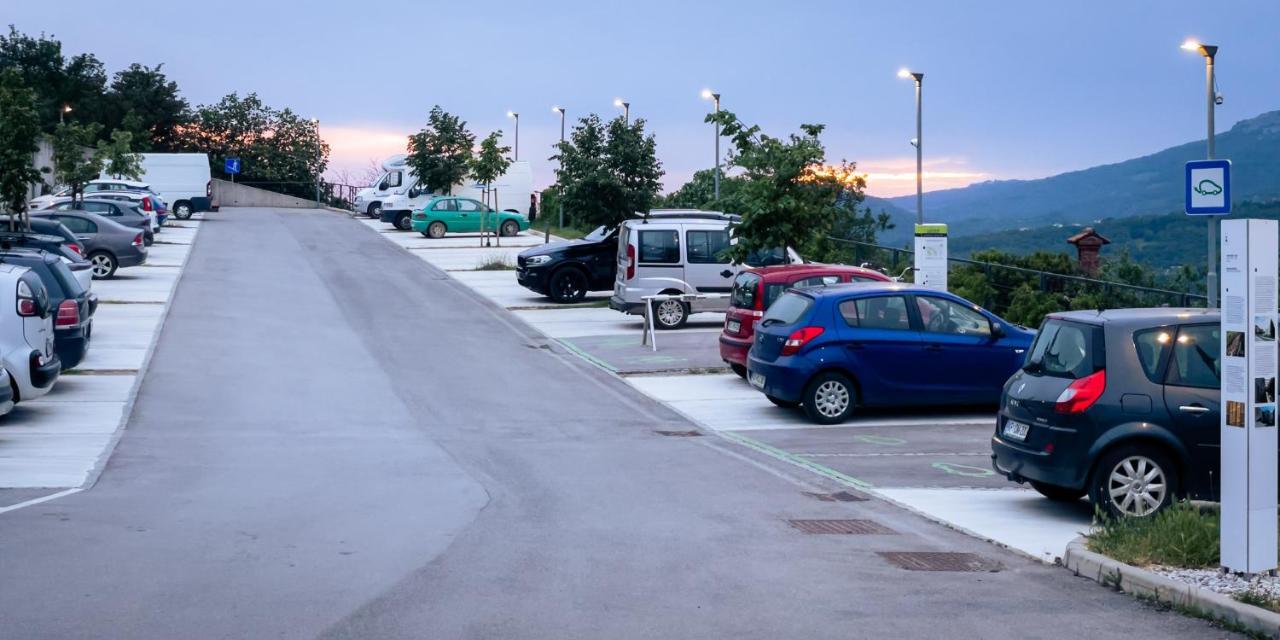 Apartment Villa Irena Great For A Family Holiday With Free Parking And Ev Station Ajdovščina エクステリア 写真